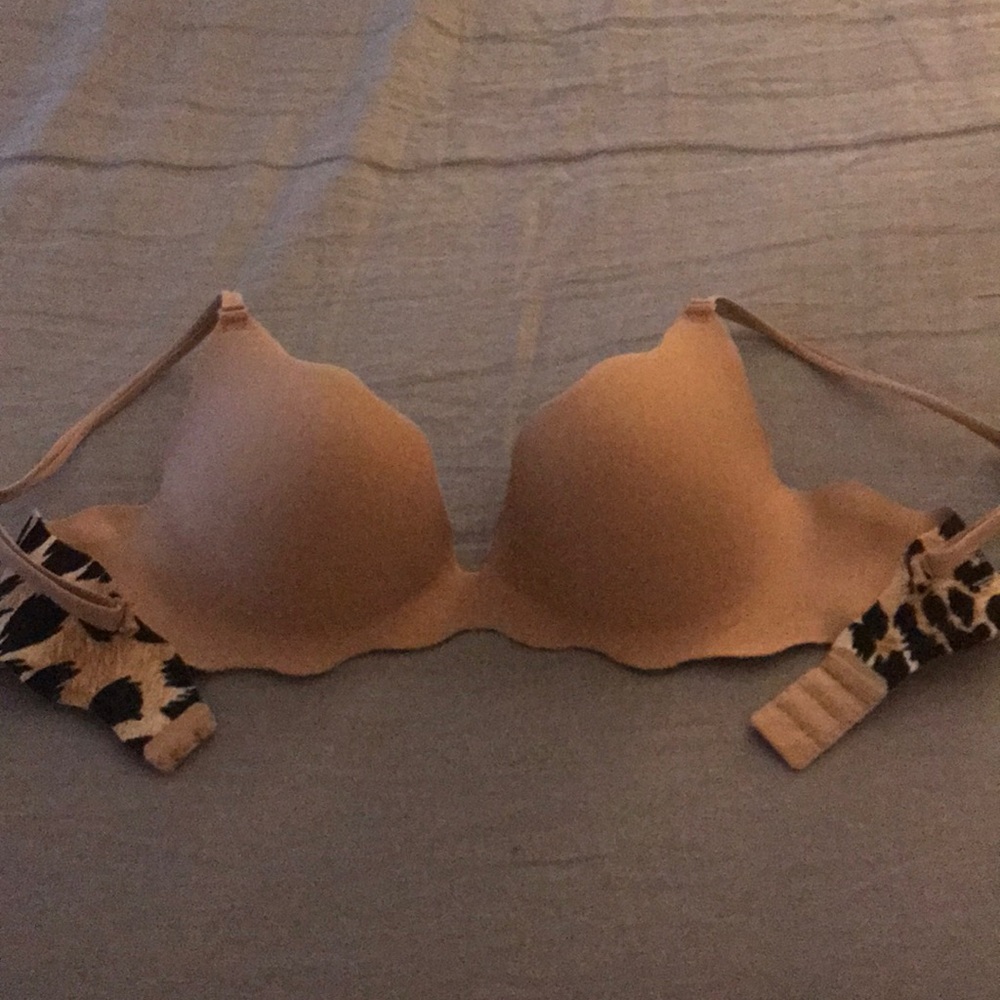Victoria’s Secret 34C bra